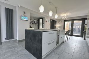 Kitchen/Breakfast Room- click for photo gallery